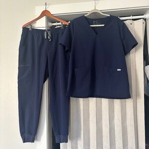 Women’s Figs Scrubs 2xl color Navy